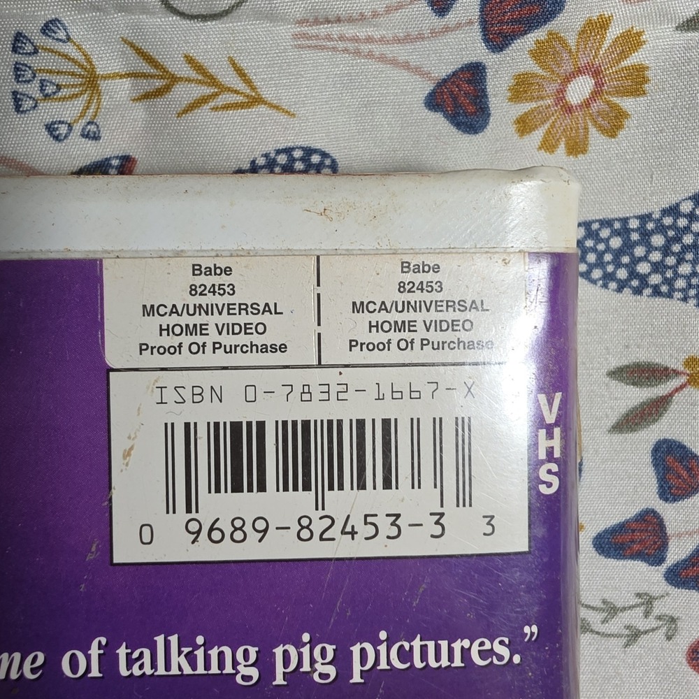 MCA Universal Babe VHS Tape Kids Family Movie Purple Clamshell 1995 Vintage - Picture 3 of 5
